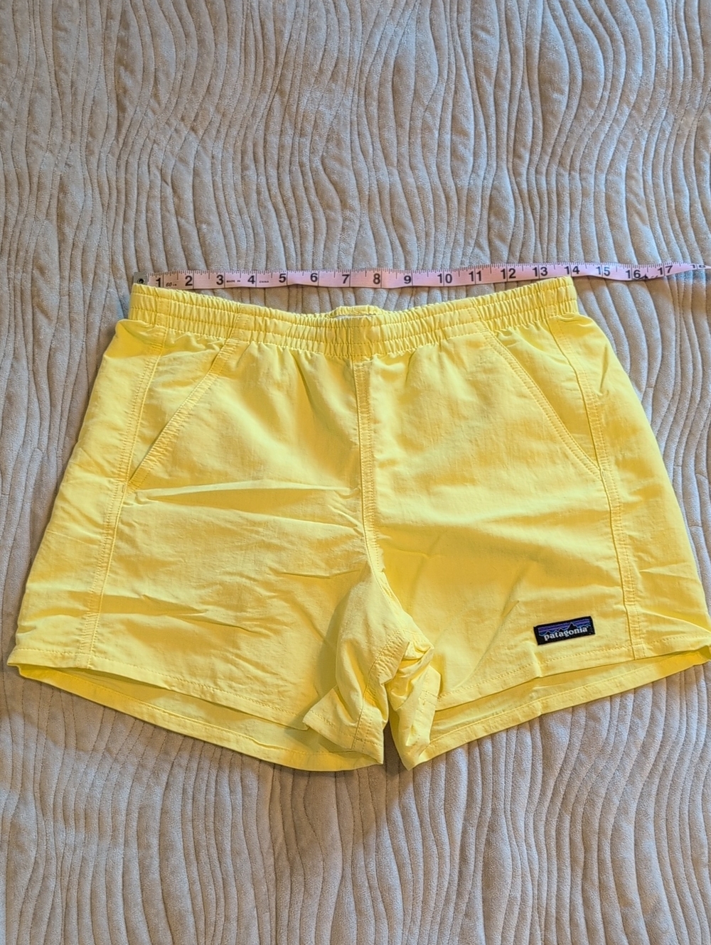 Patagonia Size XS Baggies Women’s Bright Yellow Athletic Shorts Like New